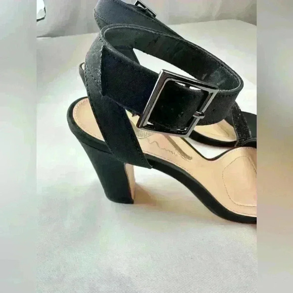 Nina Samiya Sandles w/Black Rhinestones (Size 8.5) - Picture 4 of 10